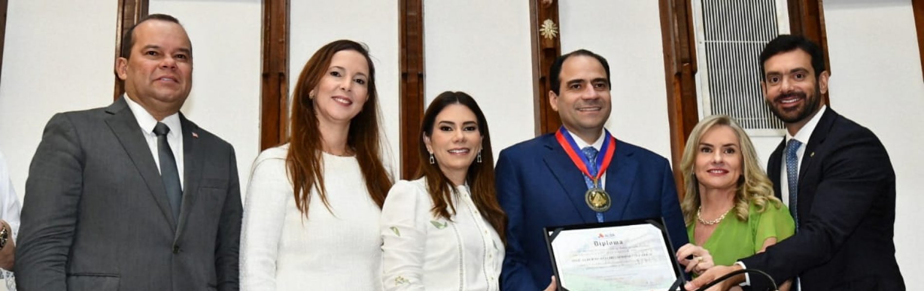 [“A Bahia é o espírito do Brasil”, afirma presidente da OAB Nacional ao receber Comenda 2 de Julho]