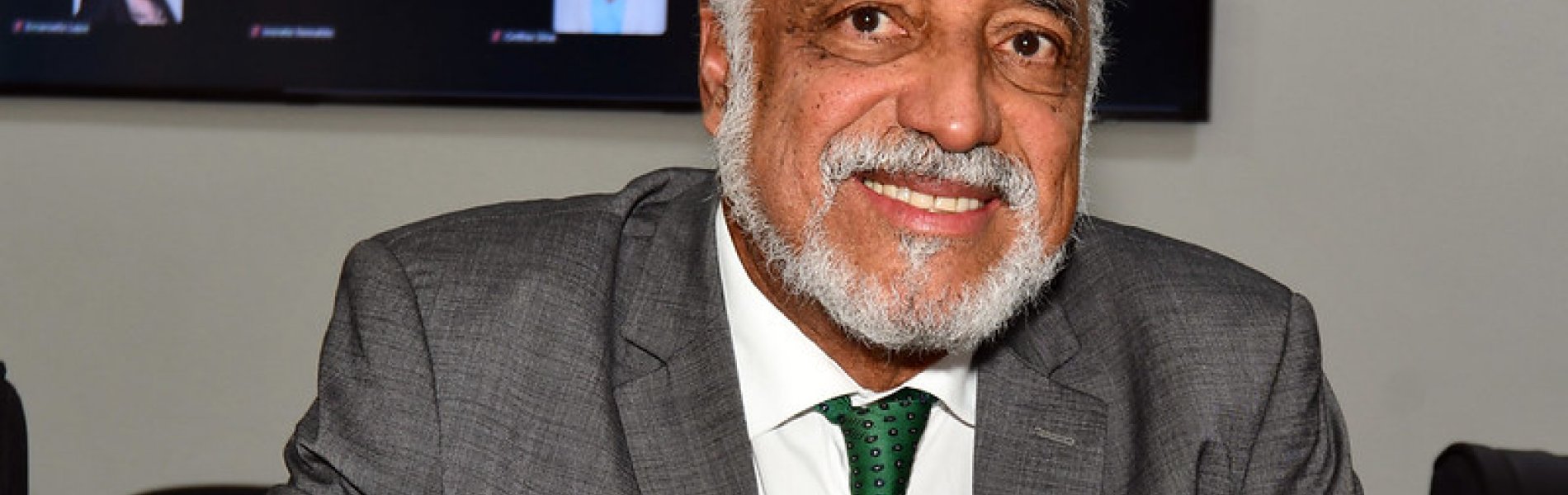 [Conselho Pleno da OAB-BA aprova entrega da Medalha Ruy Barbosa a Antônio Menezes]