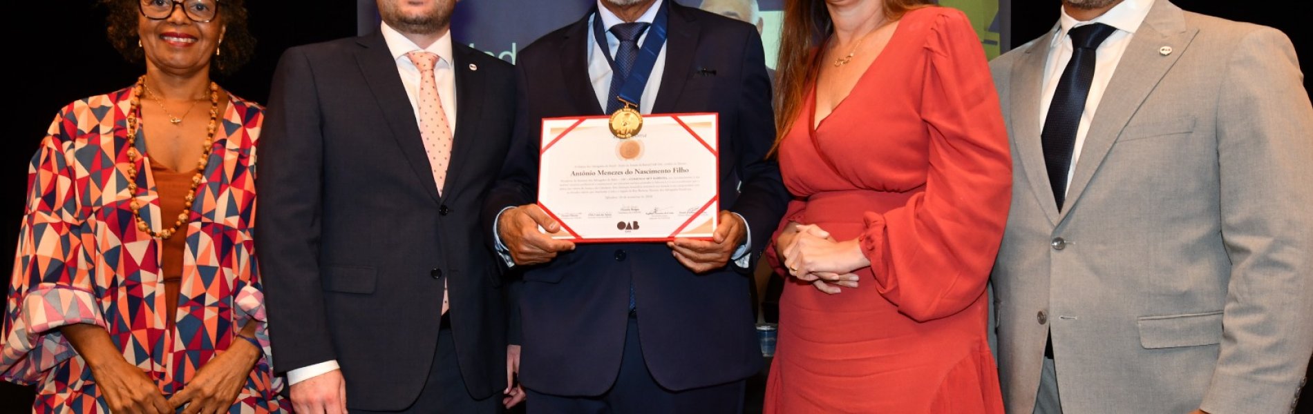 [OAB Bahia concede Medalha Ruy Barbosa a Antônio Menezes]