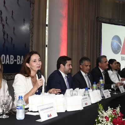 [OAB-BA entrega mais de 300 carteiras a jovens advogados e advogadas]