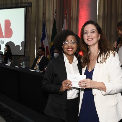 [OAB-BA entrega mais de 300 carteiras a jovens advogados e advogadas]