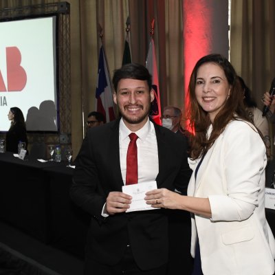 [OAB-BA entrega mais de 300 carteiras a jovens advogados e advogadas]