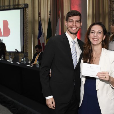 [OAB-BA entrega mais de 300 carteiras a jovens advogados e advogadas]