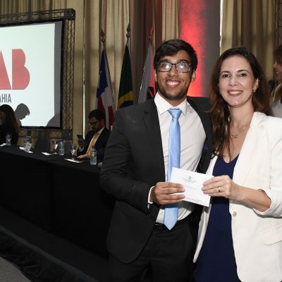 [OAB-BA entrega mais de 300 carteiras a jovens advogados e advogadas]