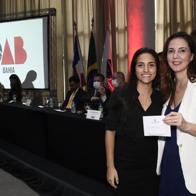 [OAB-BA entrega mais de 300 carteiras a jovens advogados e advogadas]