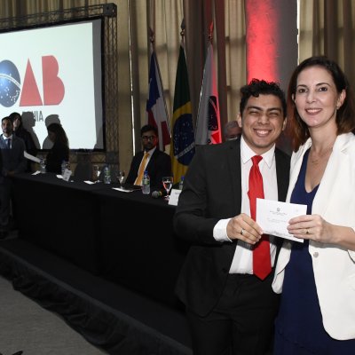 [OAB-BA entrega mais de 300 carteiras a jovens advogados e advogadas]