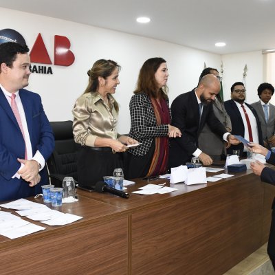 [06-06-2022 - OAB-BA entrega mais de 80 carteiras a jovens advogados e advogadas]