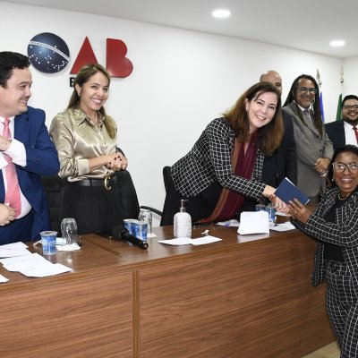 [06-06-2022 - OAB-BA entrega mais de 80 carteiras a jovens advogados e advogadas]