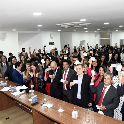 [06-06-2022 - OAB-BA entrega mais de 80 carteiras a jovens advogados e advogadas]