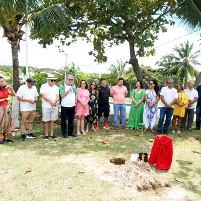 [OAB-BA planta baobá em homenagem a Esperança Garcia no Clube dos Advogados ]