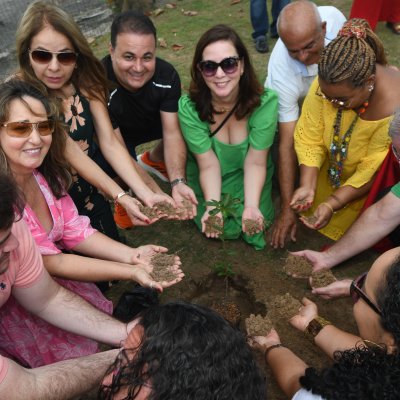 [OAB-BA planta baobá em homenagem a Esperança Garcia no Clube dos Advogados ]