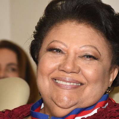 [Esmeralda Oliveira é condecorada com a Ordem do Mérito Judiciário do Trabalho da Bahia – Comenda Ministro Coqueijo Costa]
