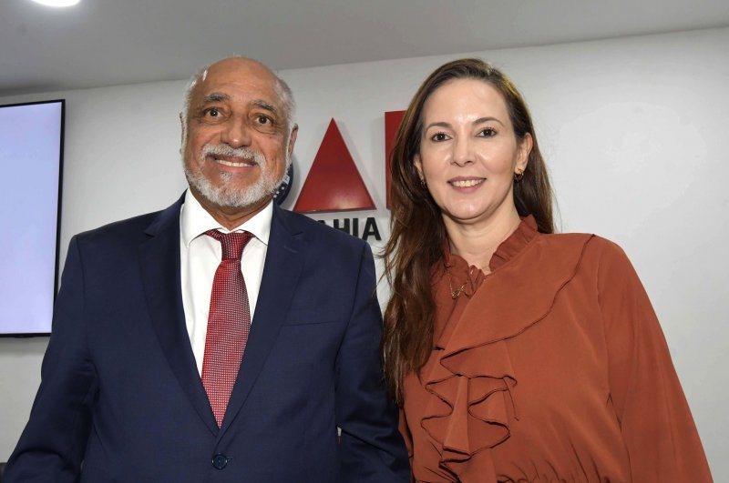 [Ouvidor-geral da OAB-BA é empossado presidente do Instituto dos Advogados da Bahia]