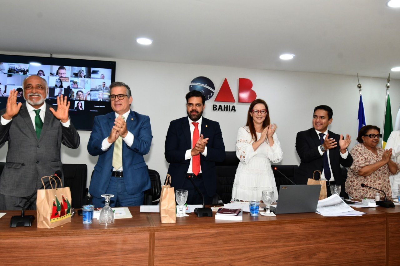 [Conselho Pleno da OAB-BA aprova entrega da Medalha Ruy Barbosa a Antônio Menezes]