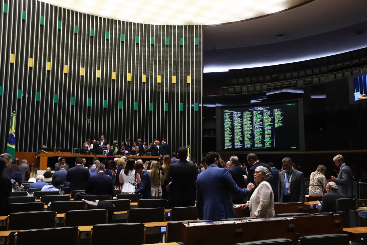 [Câmara dos Deputados aprova projeto de combate ao golpe do falso advogado]