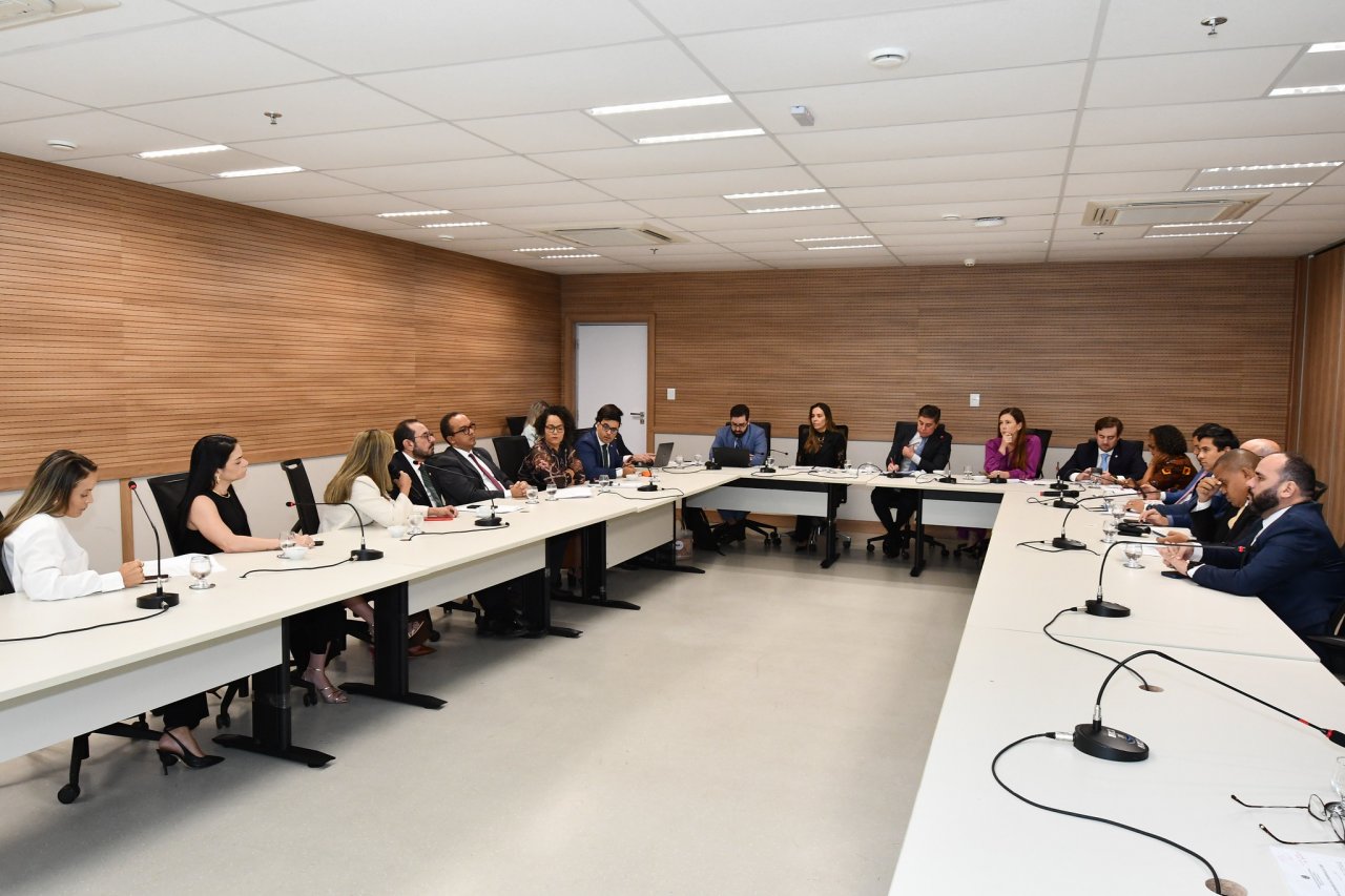 [Diretoria da OAB-BA e presidentes de subseções reforçam diálogo institucional com presidente do TJBA]