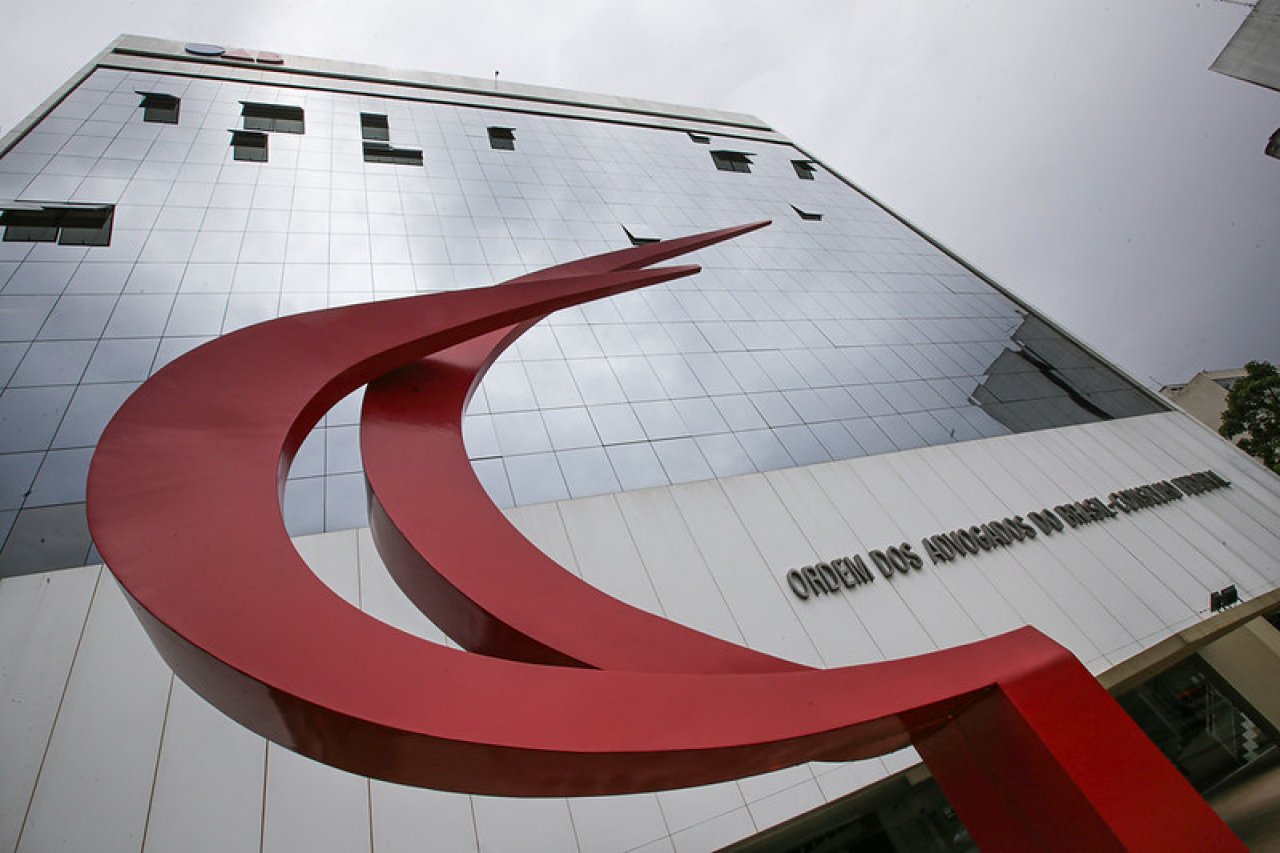 [ OAB divulga nota pública sobre crise no STF]